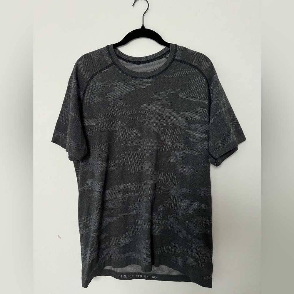 Men’s Lululemon workout shit